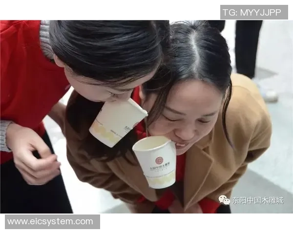 和女朋友穿篮球服的甜蜜时光一起享受运动带来的快乐与默契